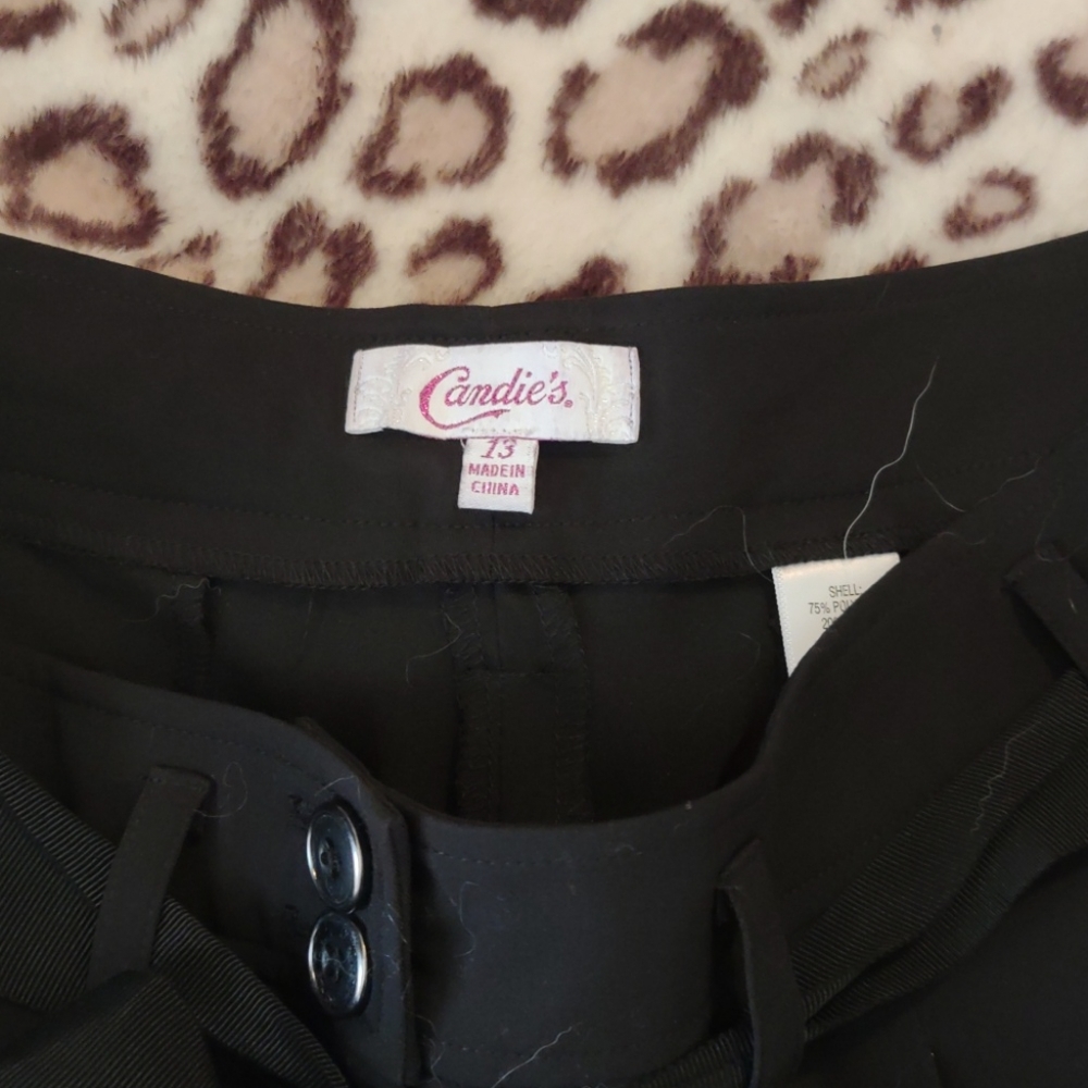Shorts - Picture 2 of 4